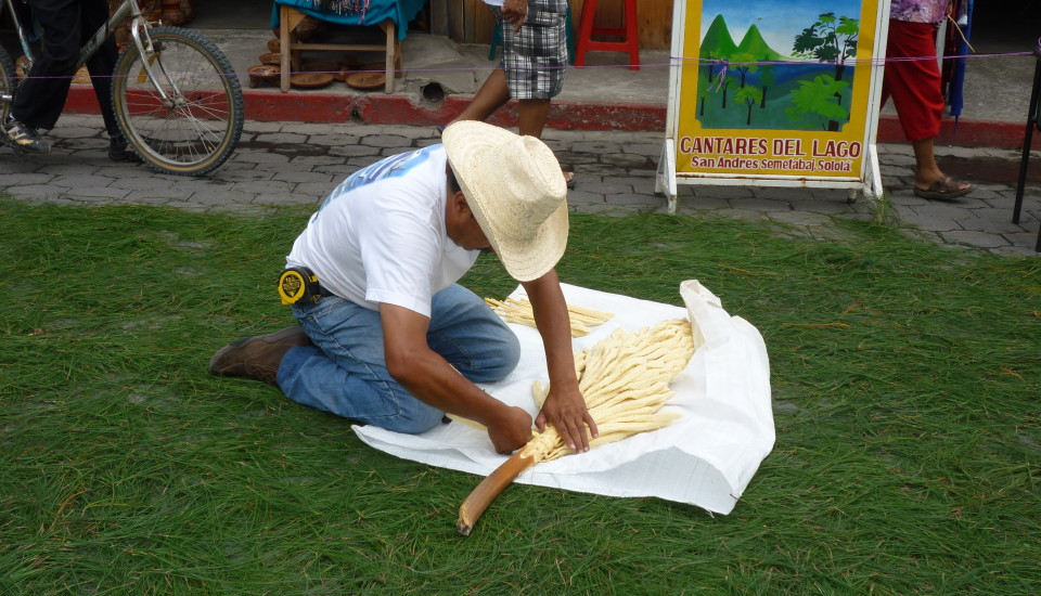 Semana Santa carpet prep